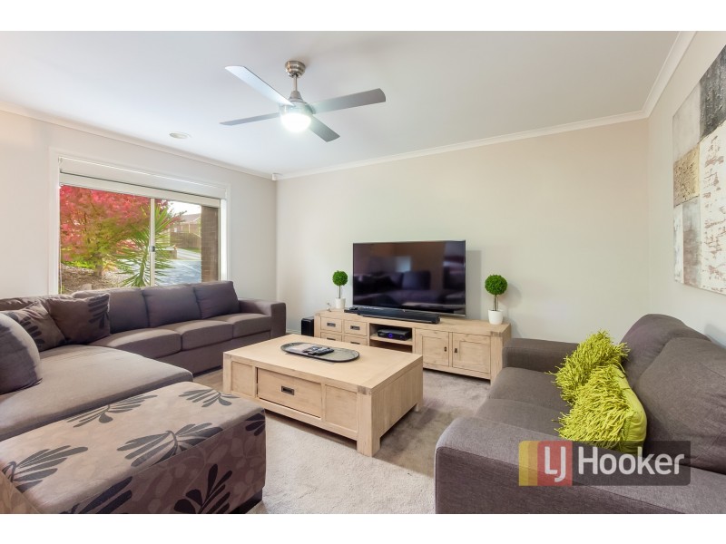 28 Tipperary Cct, Pakenham VIC 3810