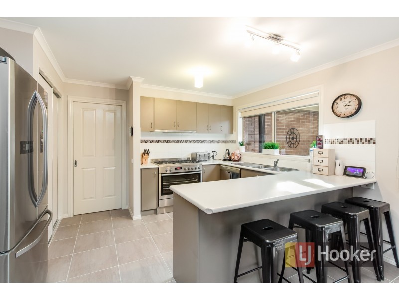 28 Tipperary Cct, Pakenham VIC 3810