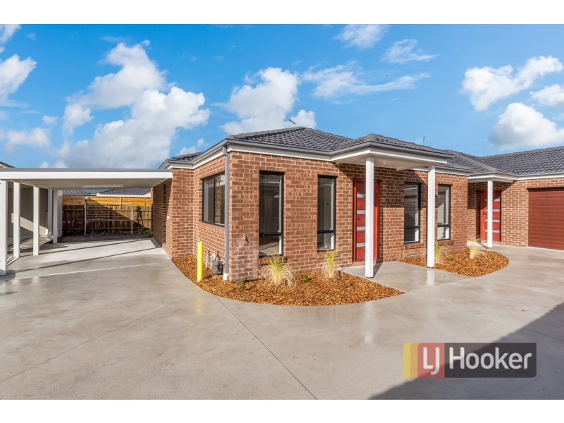 2/27 Henty Street, Pakenham VIC 3810