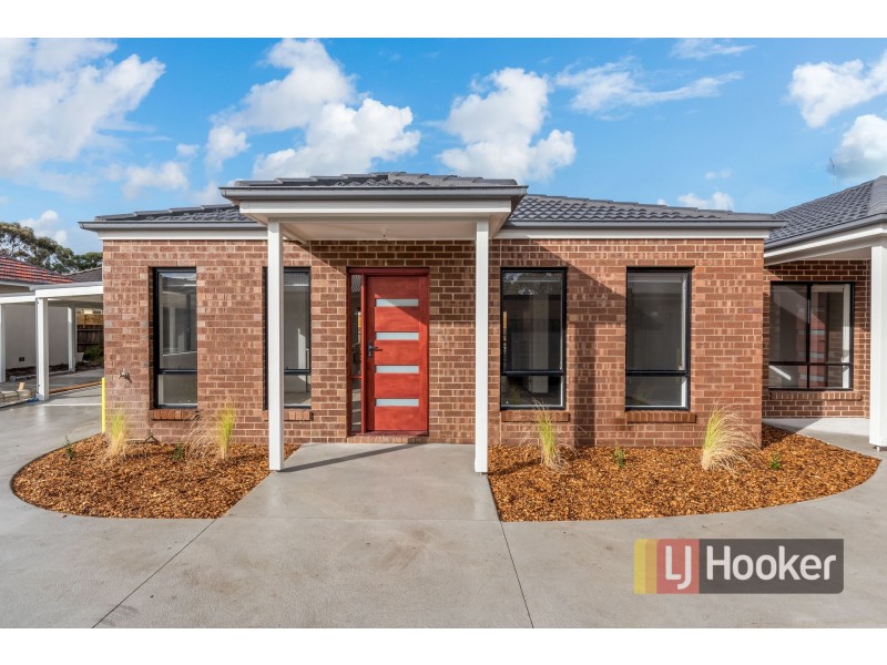 2/27 Henty Street, Pakenham VIC 3810