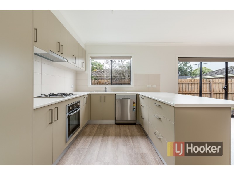 3/27 Henty Street, Pakenham VIC 3810