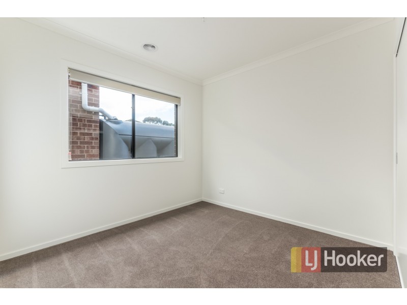 3/27 Henty Street, Pakenham VIC 3810