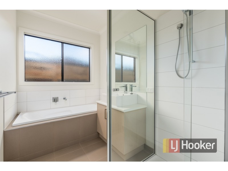 3/27 Henty Street, Pakenham VIC 3810