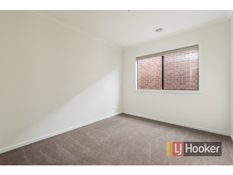 3/27 Henty Street, Pakenham VIC 3810