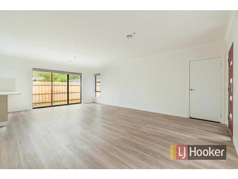 3/27 Henty Street, Pakenham VIC 3810