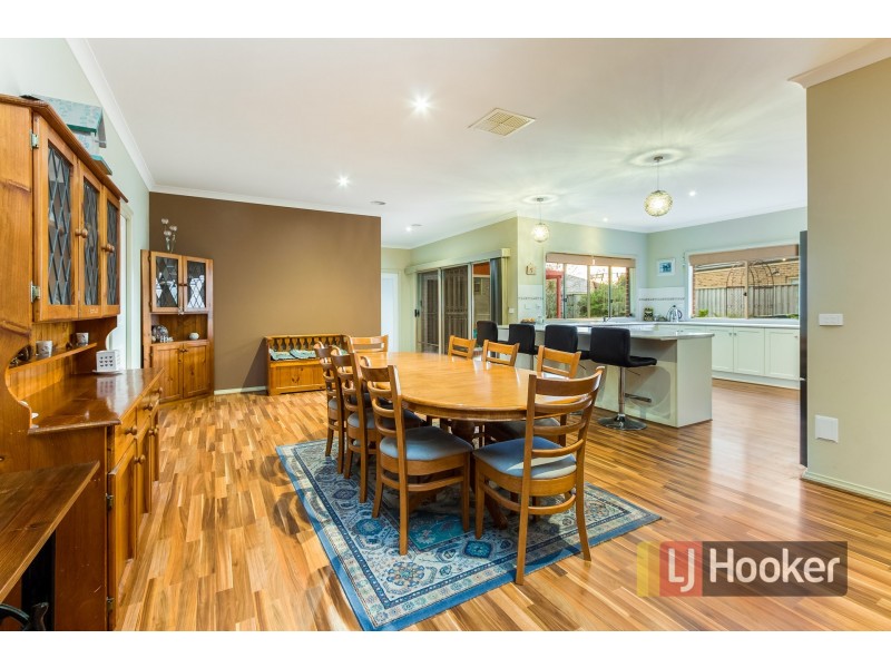 33 Henry Lawson Drive, Pakenham VIC 3810