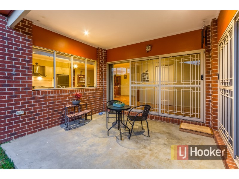 33 Henry Lawson Drive, Pakenham VIC 3810