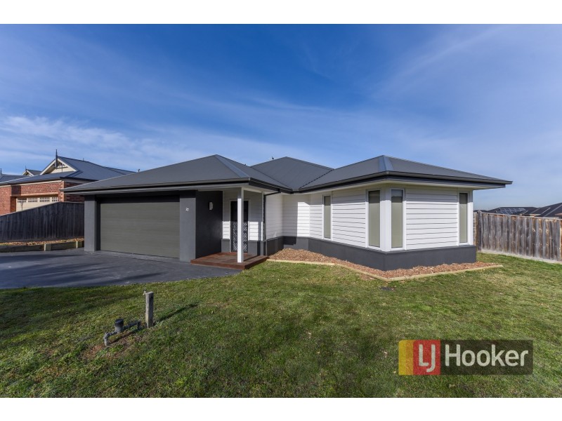 27 Landy Circuit, Pakenham VIC 3810