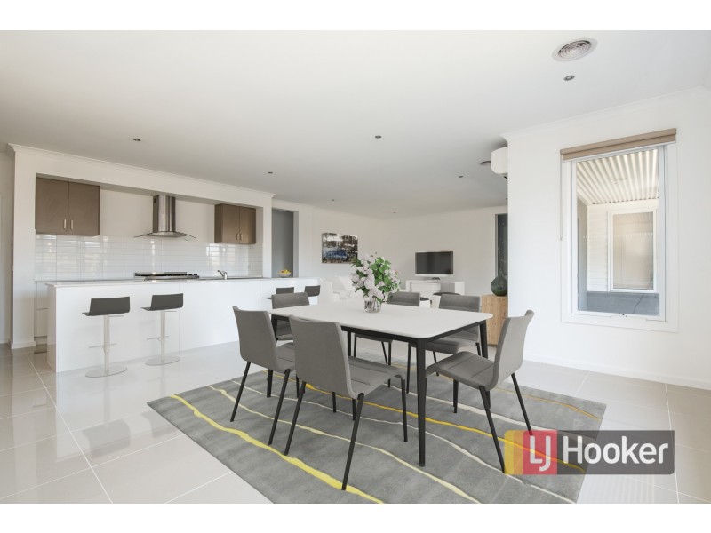 27 Landy Circuit, Pakenham VIC 3810