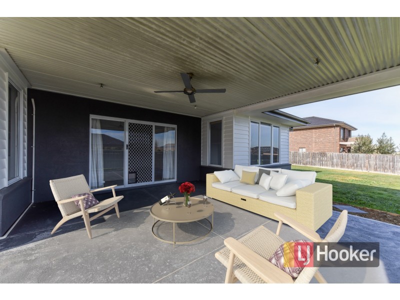 27 Landy Circuit, Pakenham VIC 3810