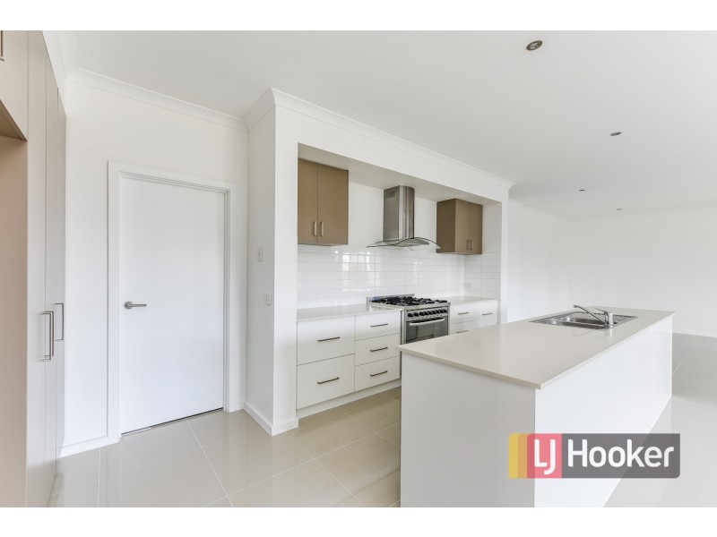 27 Landy Circuit, Pakenham VIC 3810