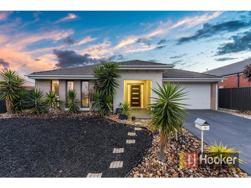 9 Platt Close, Pakenham VIC 3810