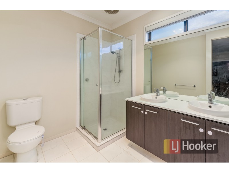 9 Platt Close, Pakenham VIC 3810