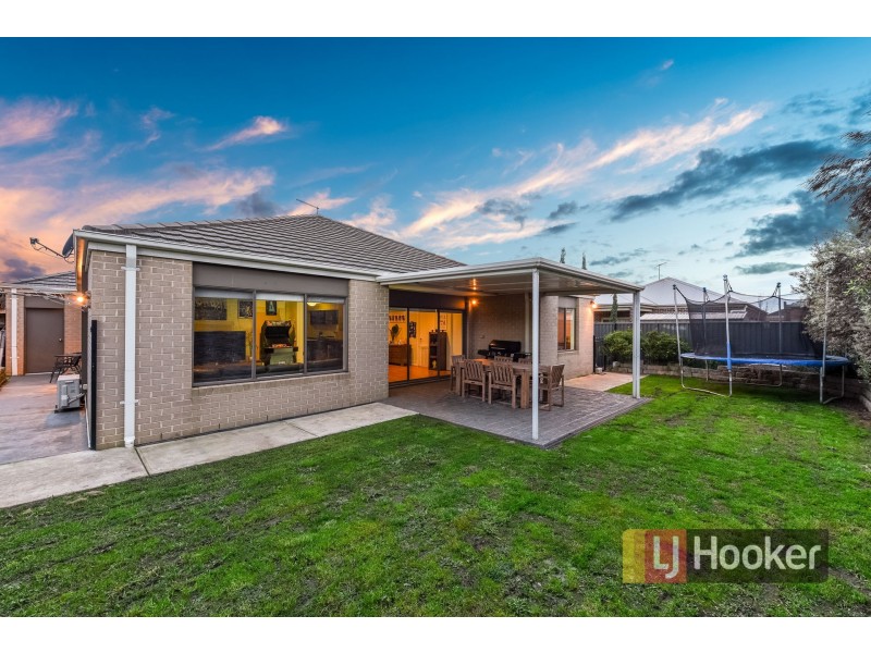 9 Platt Close, Pakenham VIC 3810