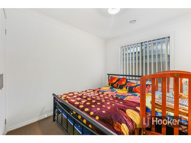 8/30 Sir Thomas Drive, Pakenham VIC 3810