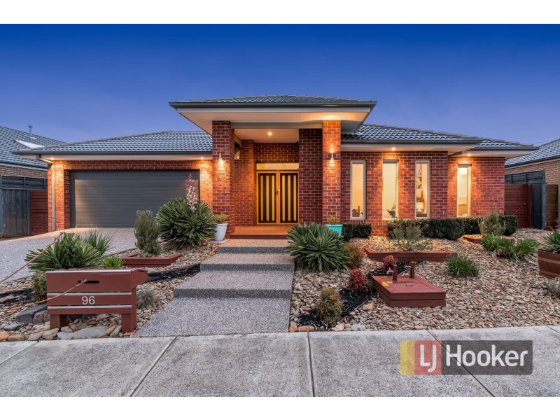 96 Arena Parade, Officer VIC 3809