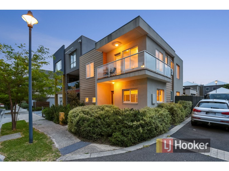 15 Harlesden Circuit, Pakenham VIC 3810