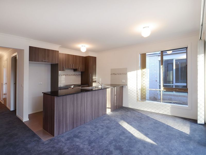 11/34 Sir Thomas Drive, Pakenham VIC 3810