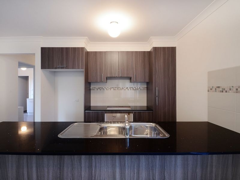 11/34 Sir Thomas Drive, Pakenham VIC 3810