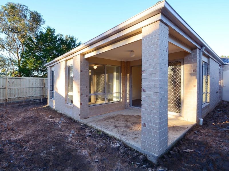 11/34 Sir Thomas Drive, Pakenham VIC 3810