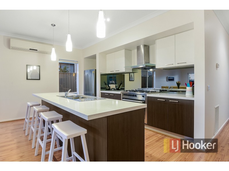 6 Sandpiper Close, Pakenham VIC 3810