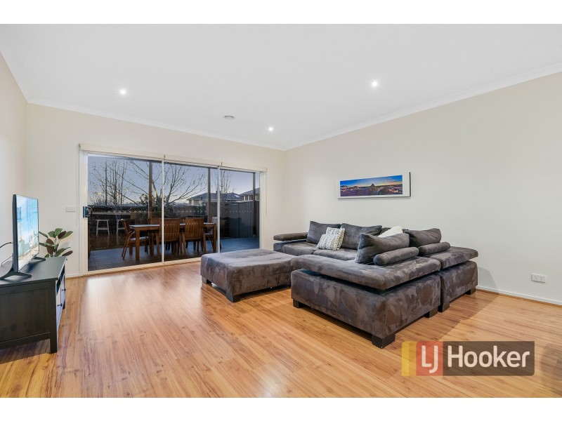 6 Sandpiper Close, Pakenham VIC 3810