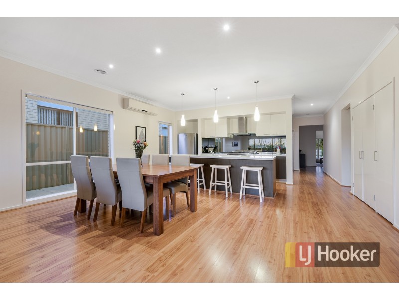 6 Sandpiper Close, Pakenham VIC 3810