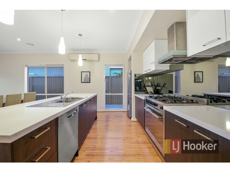 6 Sandpiper Close, Pakenham VIC 3810