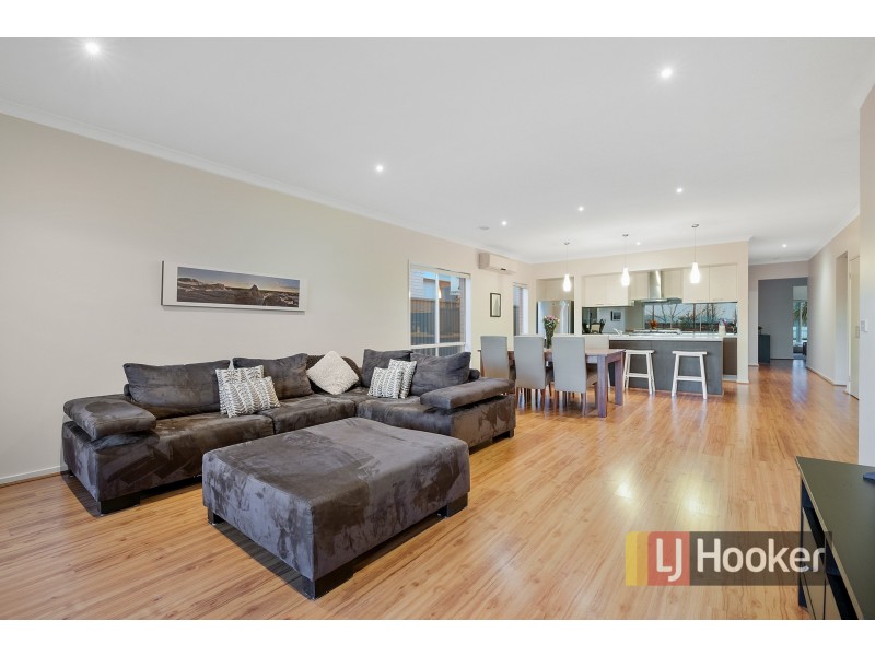 6 Sandpiper Close, Pakenham VIC 3810