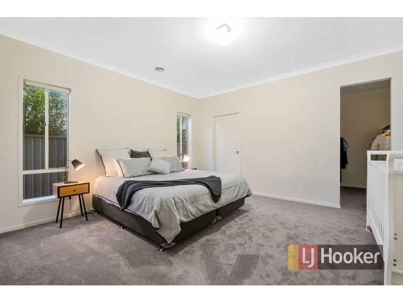 6 Sandpiper Close, Pakenham VIC 3810