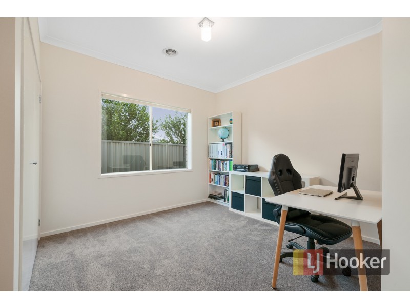 6 Sandpiper Close, Pakenham VIC 3810