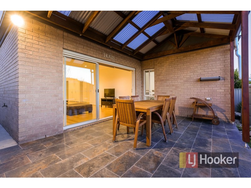 6 Sandpiper Close, Pakenham VIC 3810