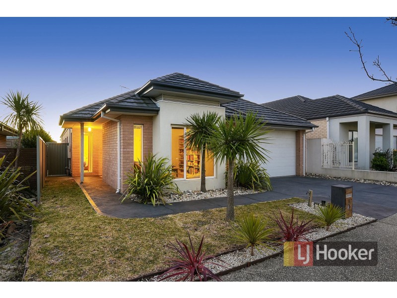 6 Sandpiper Close, Pakenham VIC 3810
