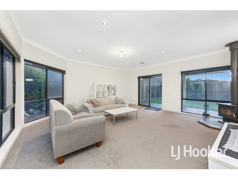 11 Settlers Court, Pakenham VIC 3810