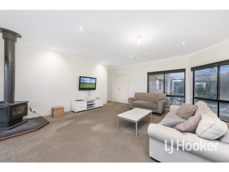 11 Settlers Court, Pakenham VIC 3810