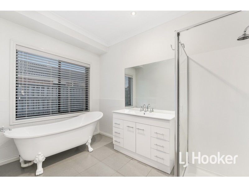 11 Settlers Court, Pakenham VIC 3810