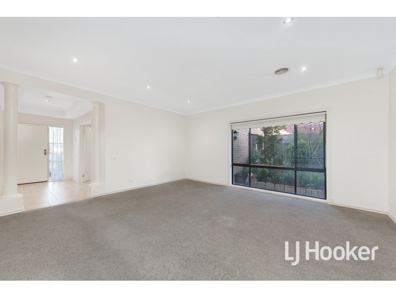 11 Settlers Court, Pakenham VIC 3810