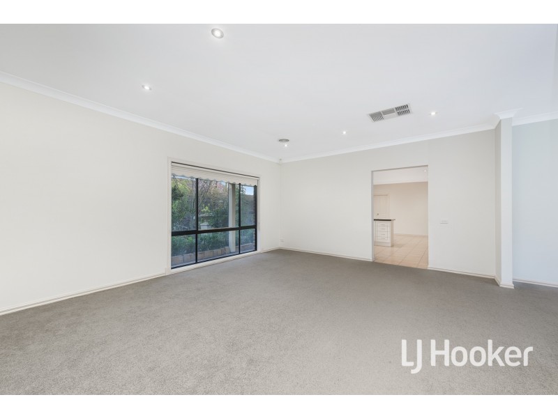 11 Settlers Court, Pakenham VIC 3810