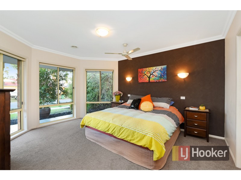 8 Tasman Way, Pakenham VIC 3810