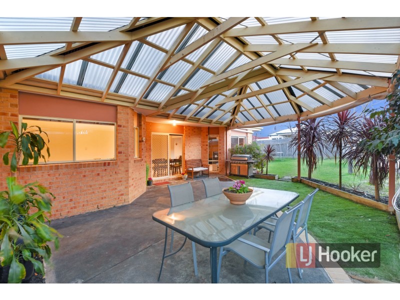 8 Tasman Way, Pakenham VIC 3810