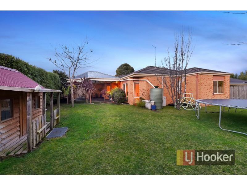 8 Tasman Way, Pakenham VIC 3810