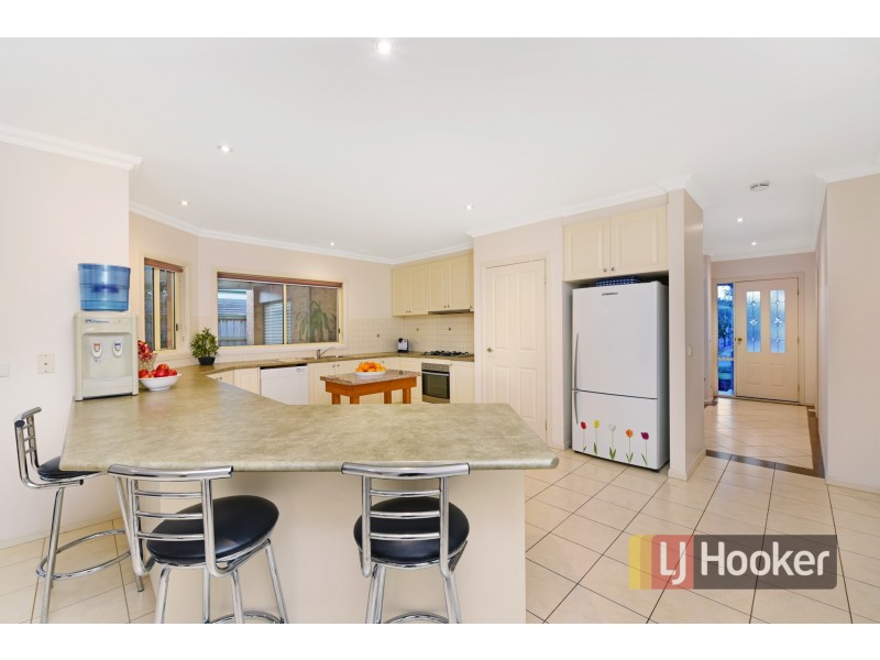 8 Tasman Way, Pakenham VIC 3810