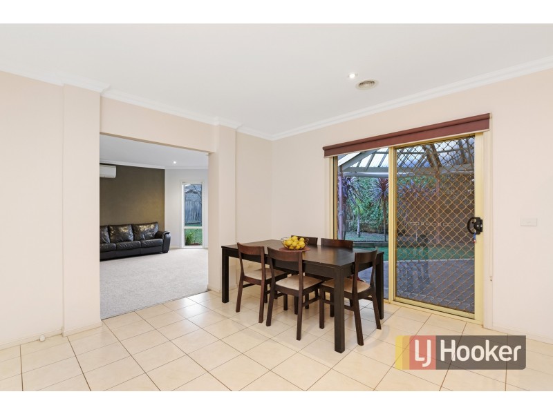 8 Tasman Way, Pakenham VIC 3810
