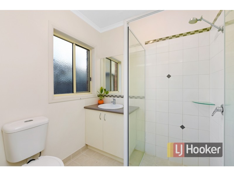 8 Tasman Way, Pakenham VIC 3810