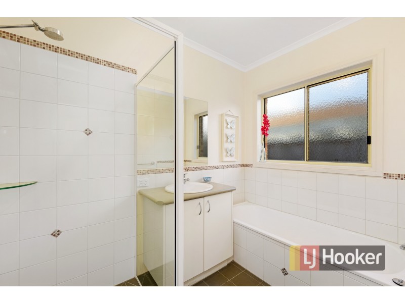 8 Tasman Way, Pakenham VIC 3810