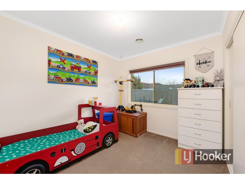 8 Tasman Way, Pakenham VIC 3810