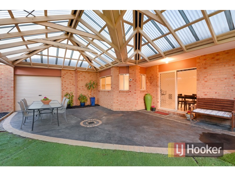 8 Tasman Way, Pakenham VIC 3810