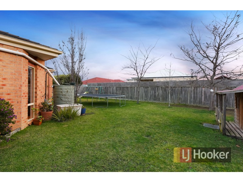 8 Tasman Way, Pakenham VIC 3810