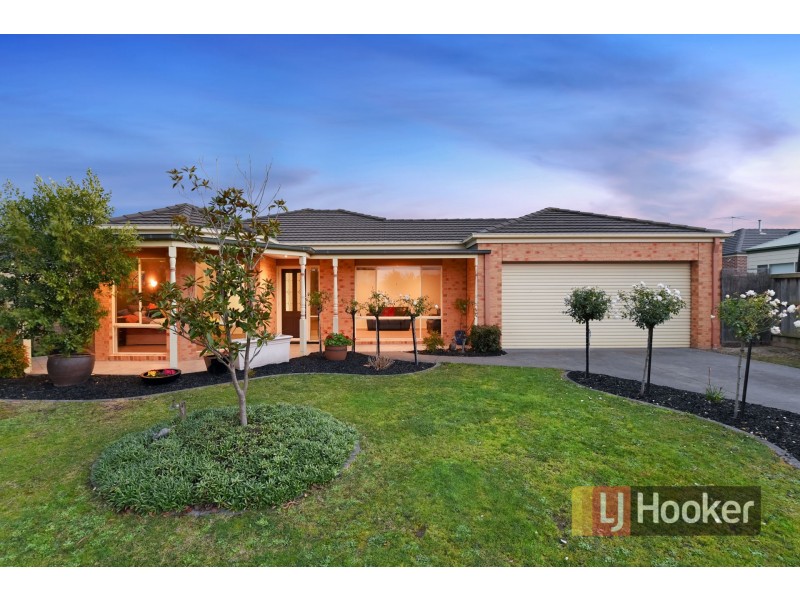 8 Tasman Way, Pakenham VIC 3810