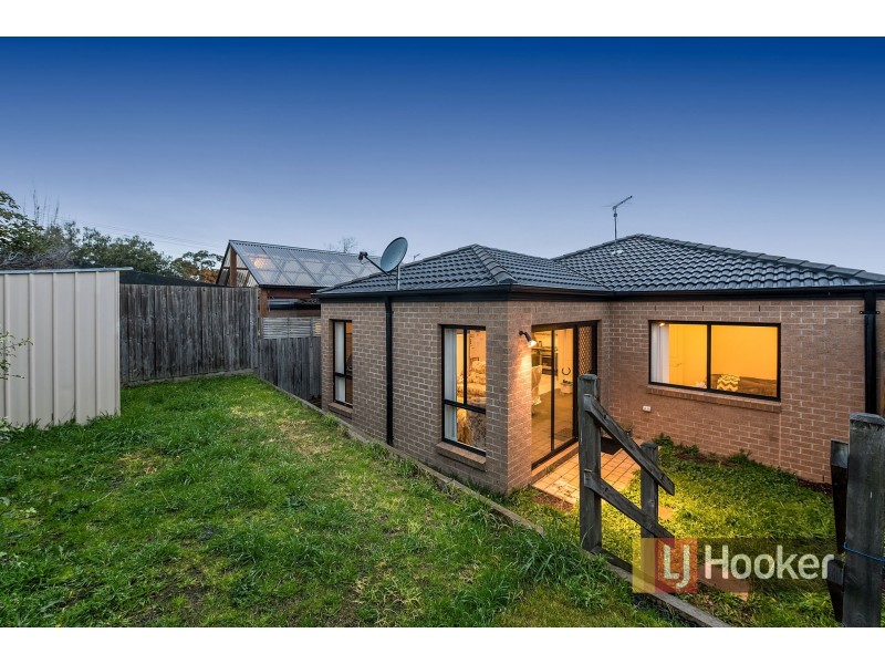 19/103 Army Road, Pakenham VIC 3810